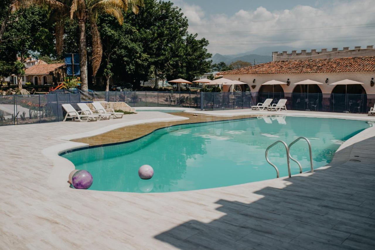 Hotel El Castillo Chinauta Zewnętrze zdjęcie