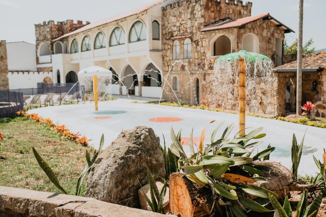 Hotel El Castillo Chinauta Zewnętrze zdjęcie