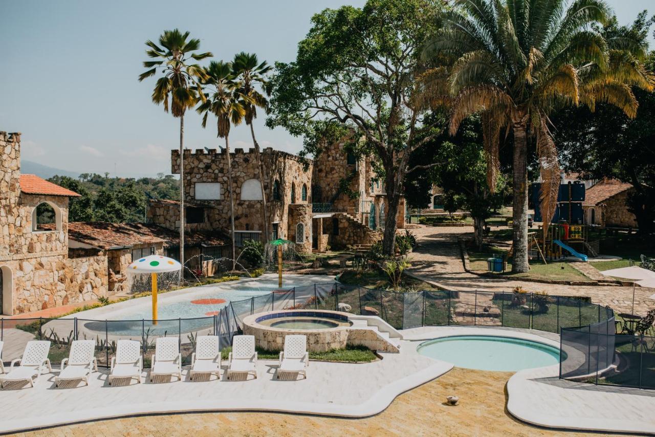 Hotel El Castillo Chinauta Zewnętrze zdjęcie