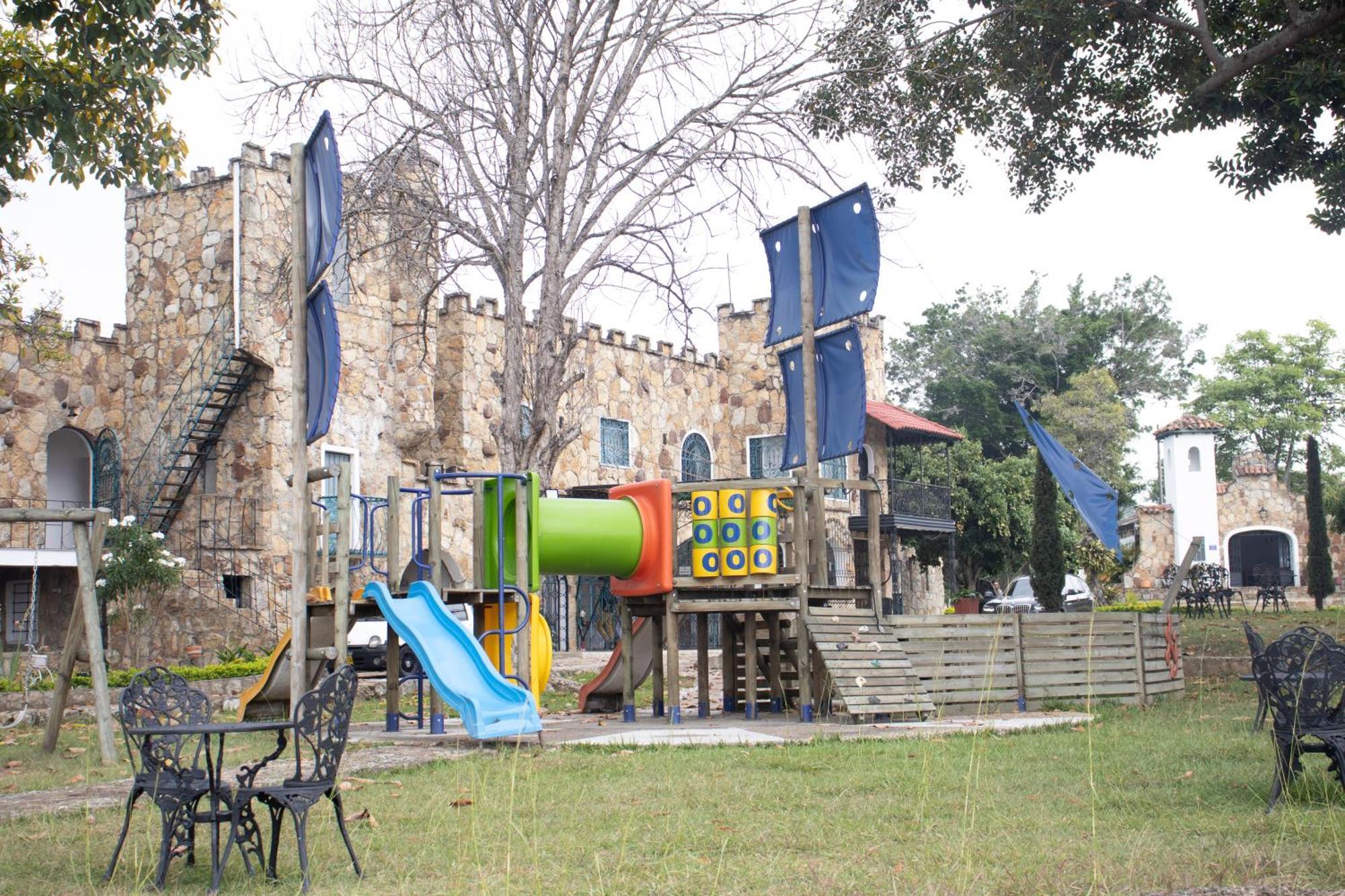 Hotel El Castillo Chinauta Zewnętrze zdjęcie